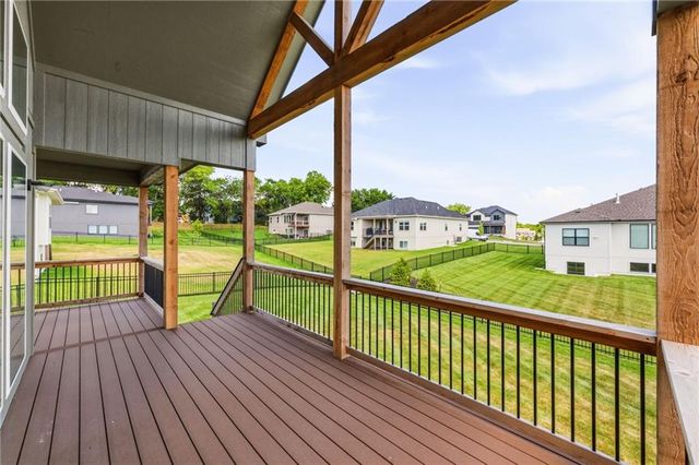 2226 SW Heartland Court, Lee's Summit, MO 64082