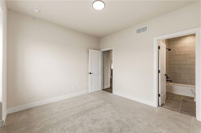 2226 SW Heartland Court, Lee's Summit, MO 64082