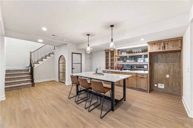 2226 SW Heartland Court, Lee's Summit, MO 64082