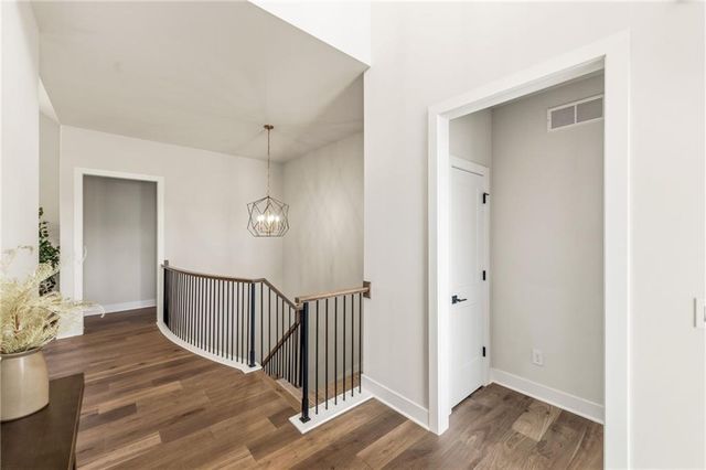2226 SW Heartland Court, Lee's Summit, MO 64082