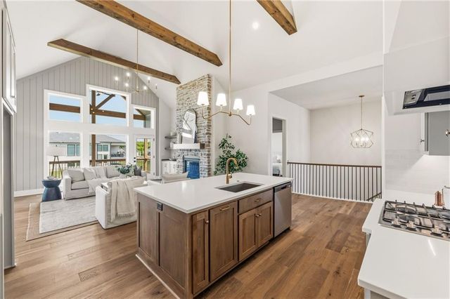 2226 SW Heartland Court, Lee's Summit, MO 64082