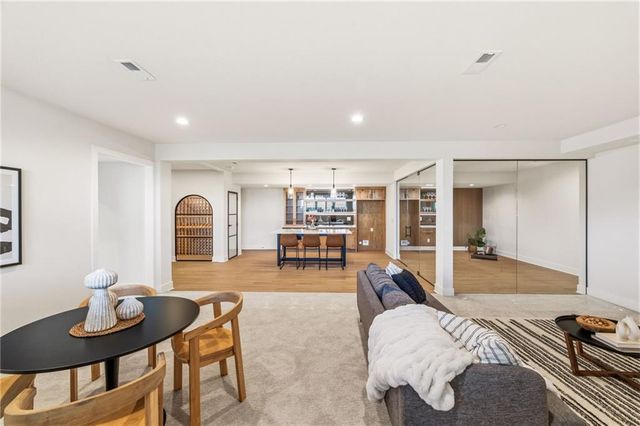 2226 SW Heartland Court, Lee's Summit, MO 64082