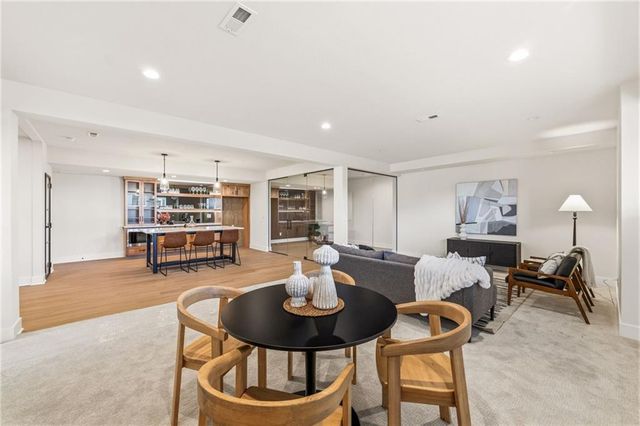 2226 SW Heartland Court, Lee's Summit, MO 64082