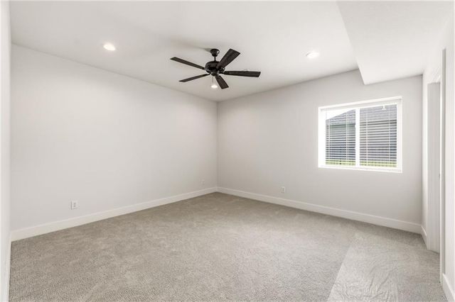 2226 SW Heartland Court, Lee's Summit, MO 64082