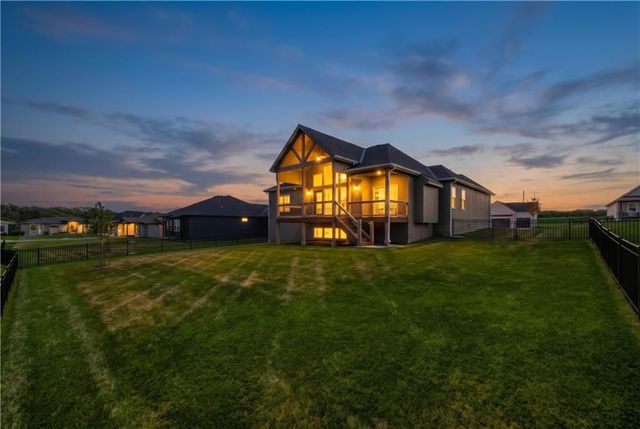 2226 SW Heartland Court, Lee's Summit, MO 64082