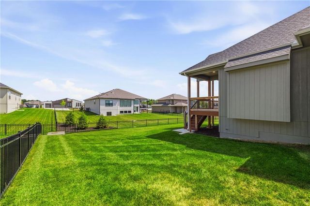 2226 SW Heartland Court, Lee's Summit, MO 64082