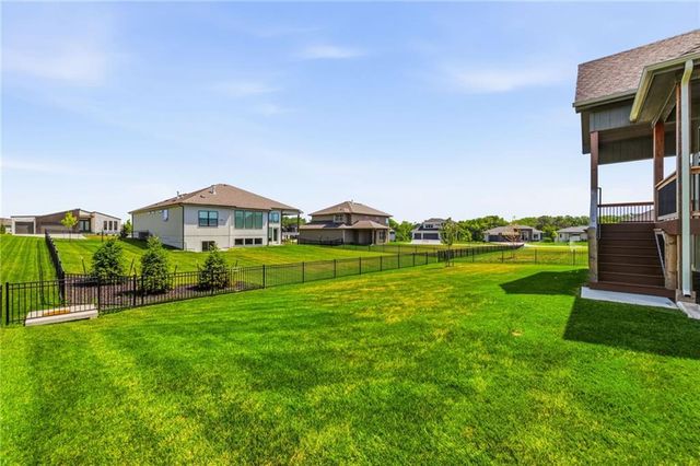 2226 SW Heartland Court, Lee's Summit, MO 64082