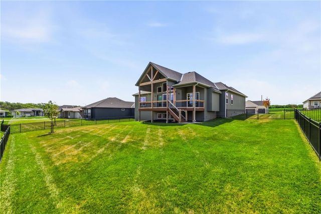 2226 SW Heartland Court, Lee's Summit, MO 64082