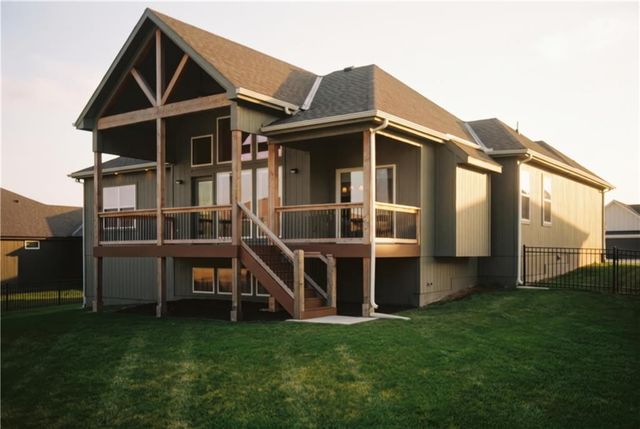 2226 SW Heartland Court, Lee's Summit, MO 64082