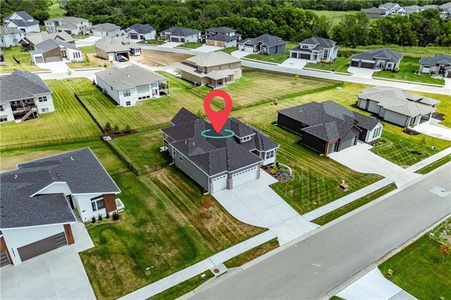 2226 SW Heartland Court, Lee's Summit, MO 64082