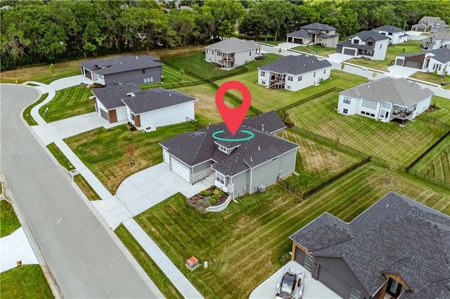 2226 SW Heartland Court, Lee's Summit, MO 64082