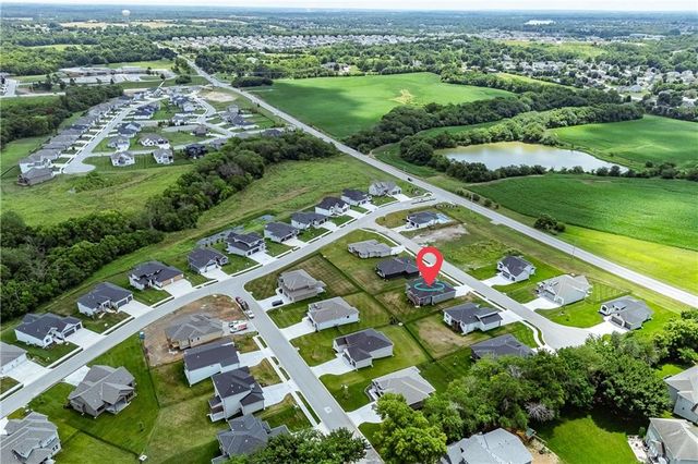 2226 SW Heartland Court, Lee's Summit, MO 64082