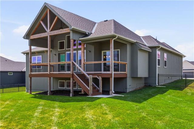 2226 SW Heartland Court, Lee's Summit, MO 64082