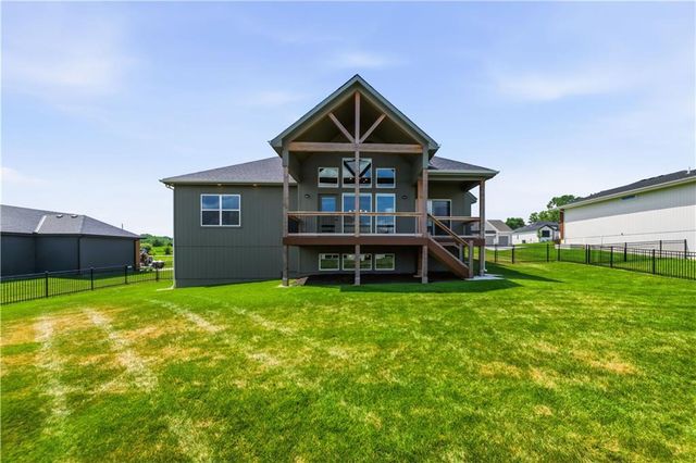 2226 SW Heartland Court, Lee's Summit, MO 64082