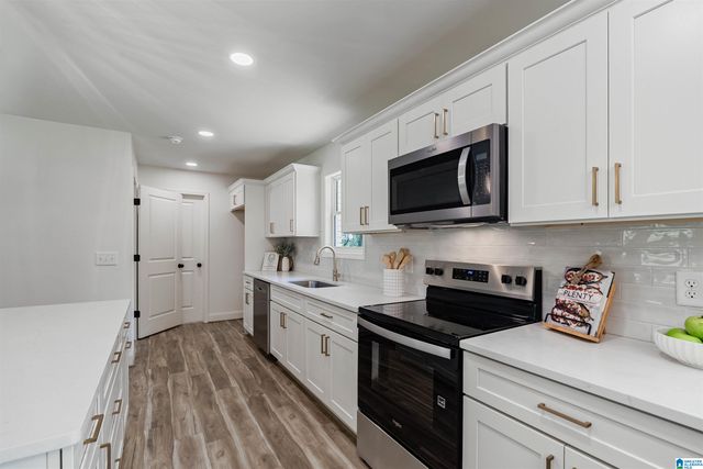 827 8TH CIRCLE N, Pell City, AL 35125