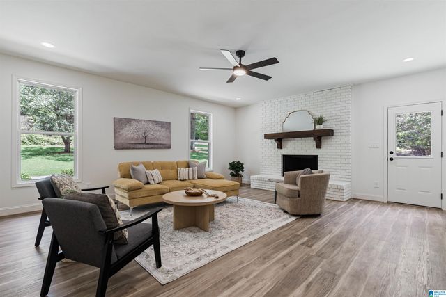 827 8TH CIRCLE N, Pell City, AL 35125