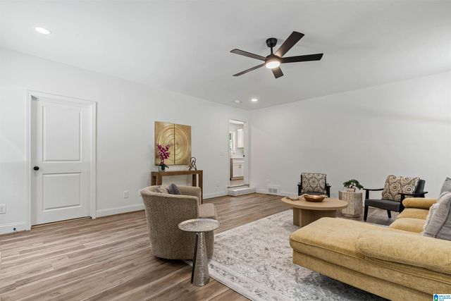 827 8TH CIRCLE N, Pell City, AL 35125