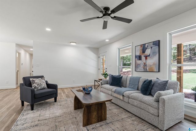 827 8TH CIRCLE N, Pell City, AL 35125