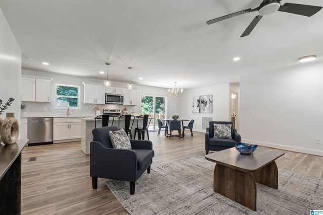 827 8TH CIRCLE N, Pell City, AL 35125