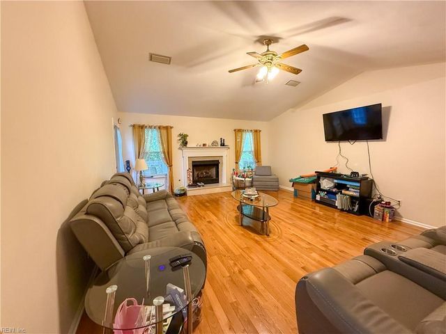 110 View Pointe DR, Newport News, VA 23603