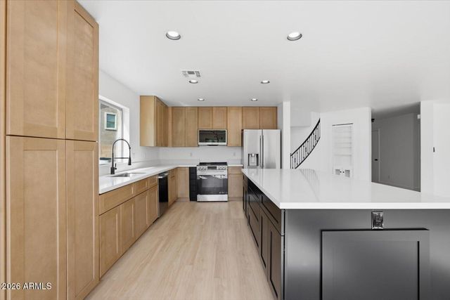 3005 W SHUMWAY FARM Road, Phoenix, AZ 85041