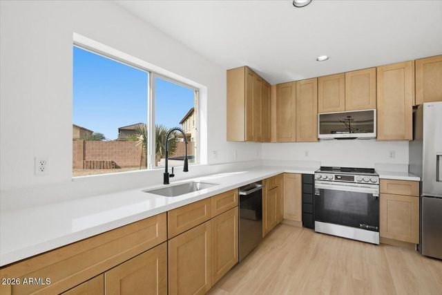 3005 W SHUMWAY FARM Road, Phoenix, AZ 85041