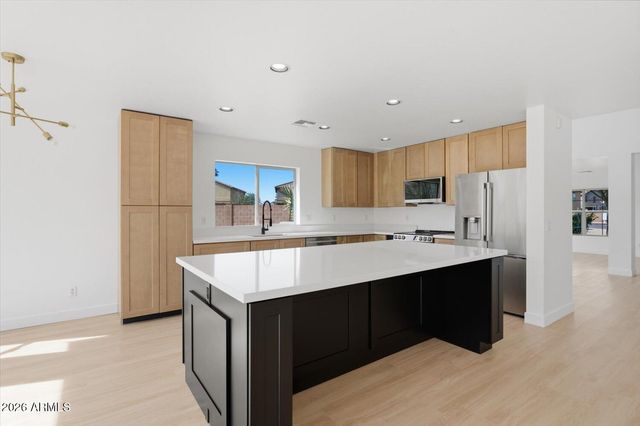 3005 W SHUMWAY FARM Road, Phoenix, AZ 85041