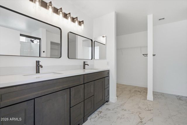 3005 W SHUMWAY FARM Road, Phoenix, AZ 85041