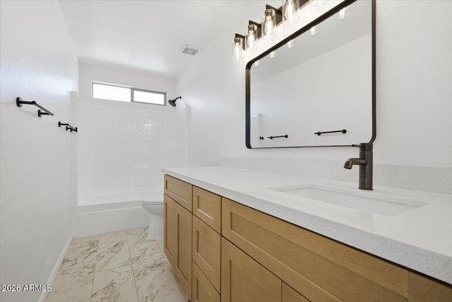 3005 W SHUMWAY FARM Road, Phoenix, AZ 85041