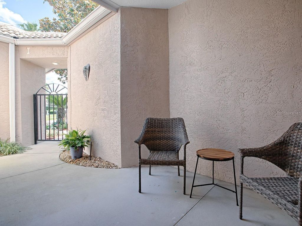 Image 2 of property listing at 9039 SAINT ANDREWS WAY, Mount Dora, FL 32757