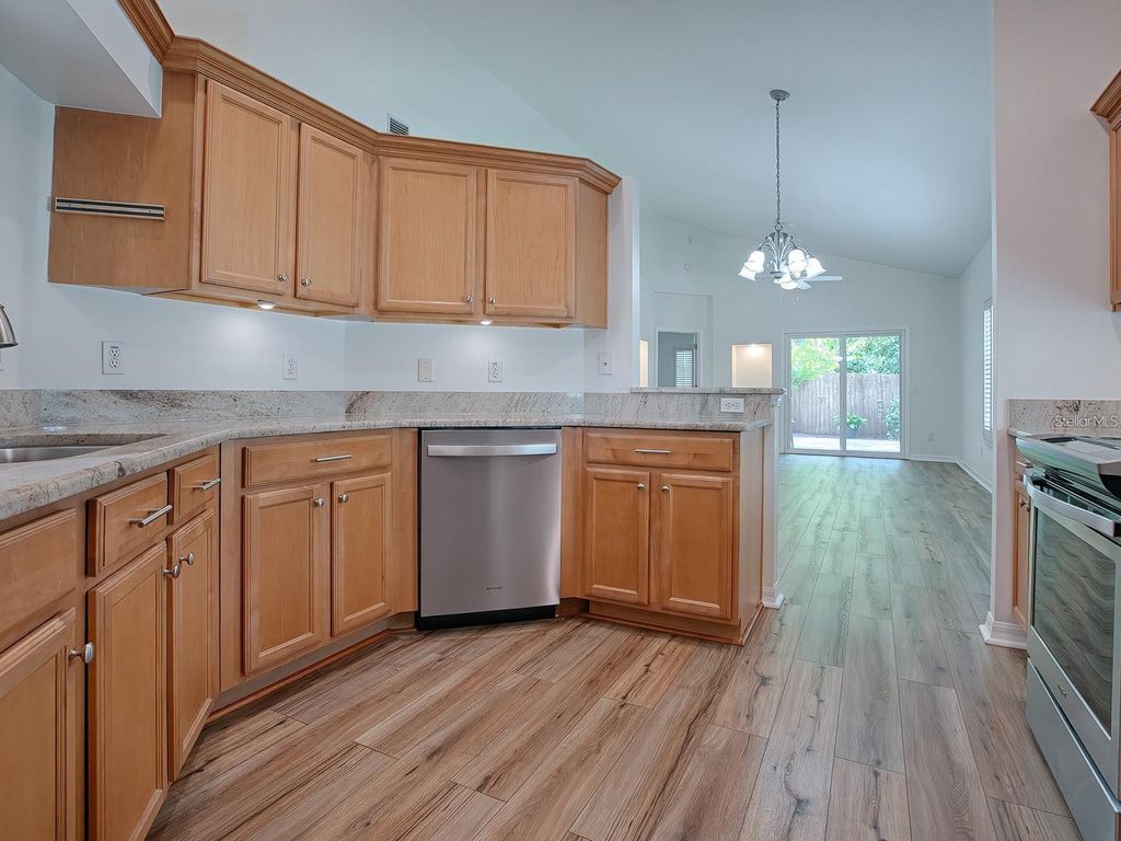 Image 16 of property listing at 9039 SAINT ANDREWS WAY, Mount Dora, FL 32757