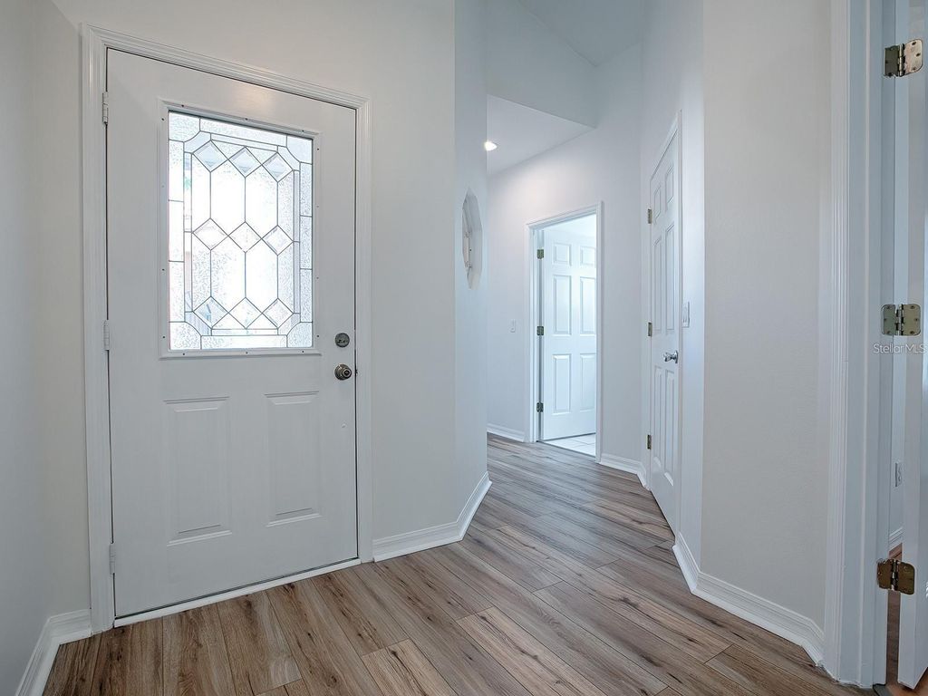 Image 4 of property listing at 9039 SAINT ANDREWS WAY, Mount Dora, FL 32757