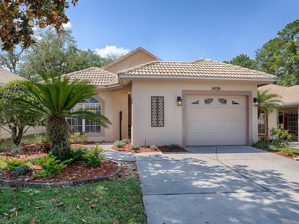 Image 40 of property listing at 9039 SAINT ANDREWS WAY, Mount Dora, FL 32757