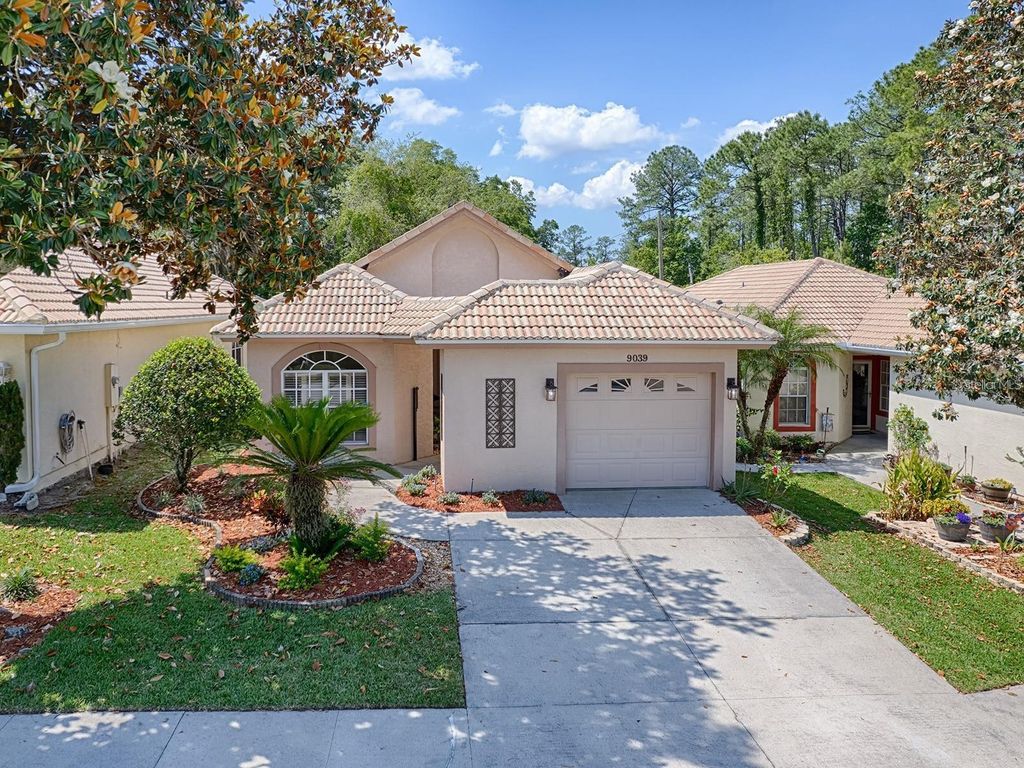 Image 41 of property listing at 9039 SAINT ANDREWS WAY, Mount Dora, FL 32757