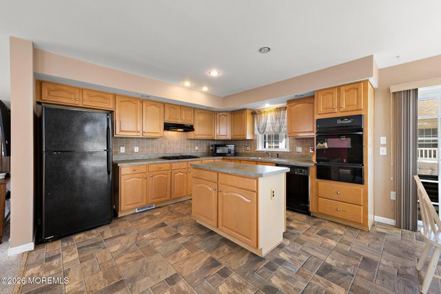 75 Oak Ridge Lane, Manahawkin, NJ 08050