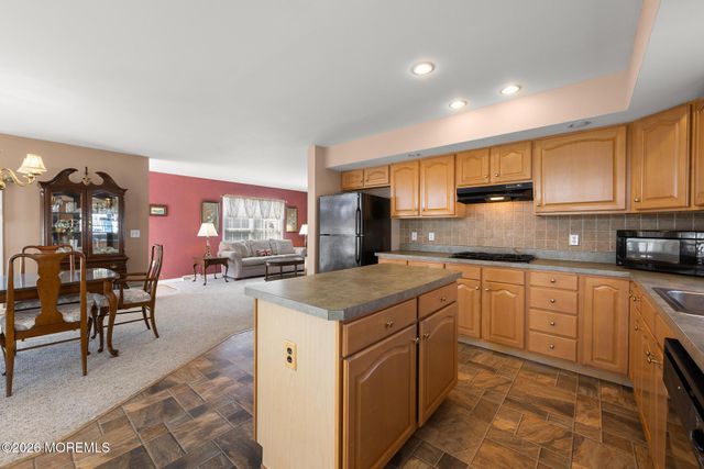 75 Oak Ridge Lane, Manahawkin, NJ 08050