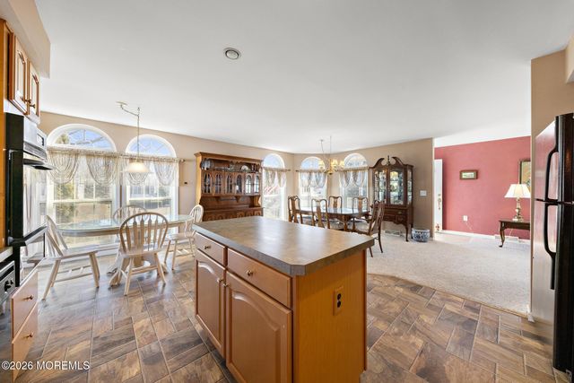 75 Oak Ridge Lane, Manahawkin, NJ 08050