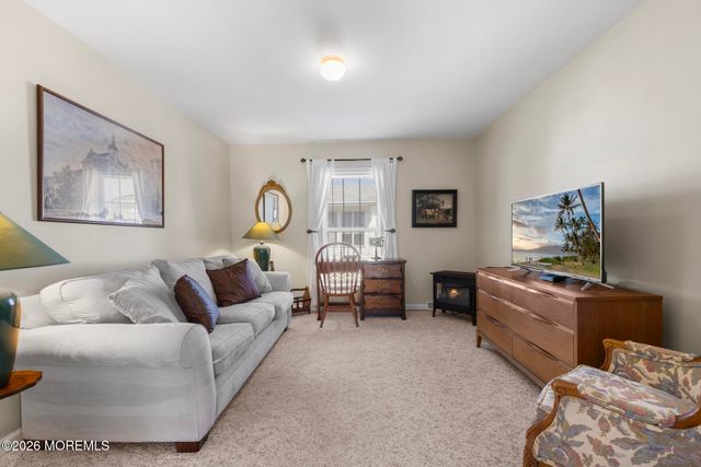 75 Oak Ridge Lane, Manahawkin, NJ 08050