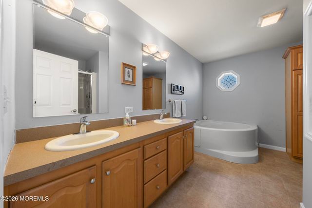 75 Oak Ridge Lane, Manahawkin, NJ 08050