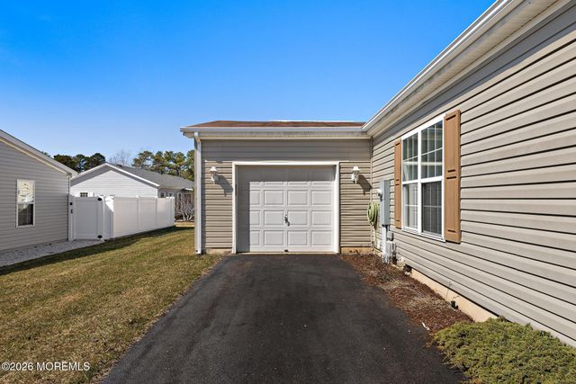 75 Oak Ridge Lane, Manahawkin, NJ 08050
