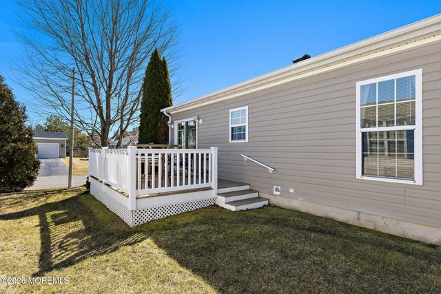 75 Oak Ridge Lane, Manahawkin, NJ 08050