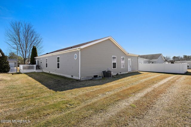 75 Oak Ridge Lane, Manahawkin, NJ 08050