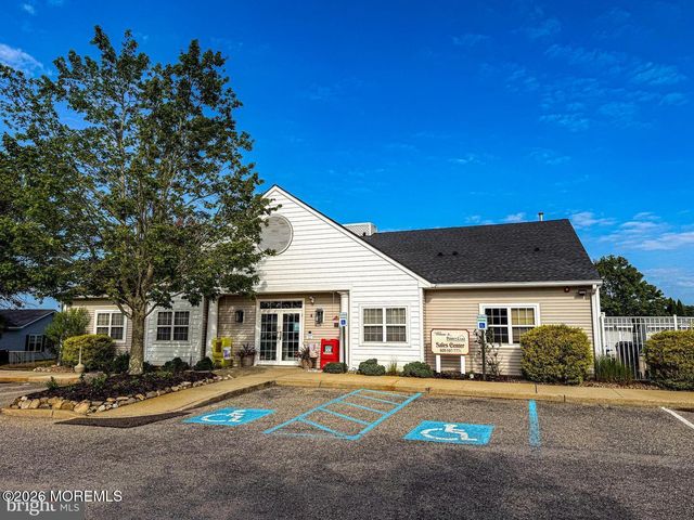 75 Oak Ridge Lane, Manahawkin, NJ 08050