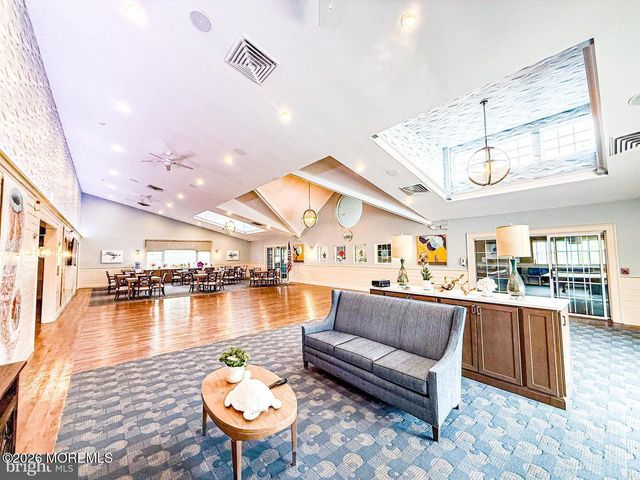 75 Oak Ridge Lane, Manahawkin, NJ 08050