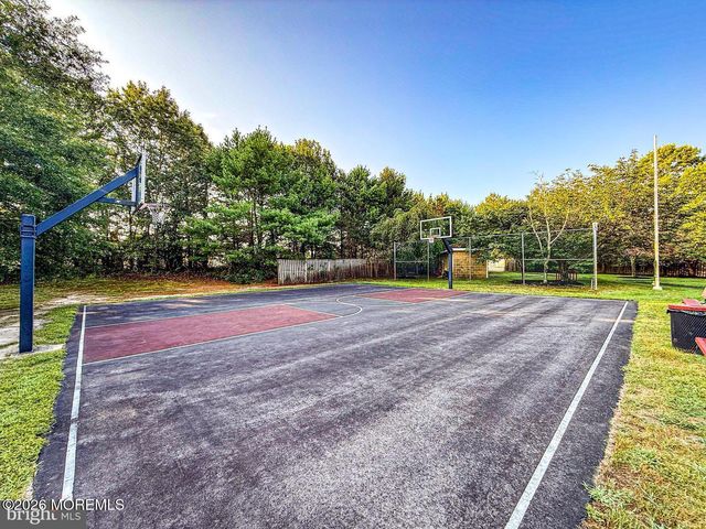 75 Oak Ridge Lane, Manahawkin, NJ 08050