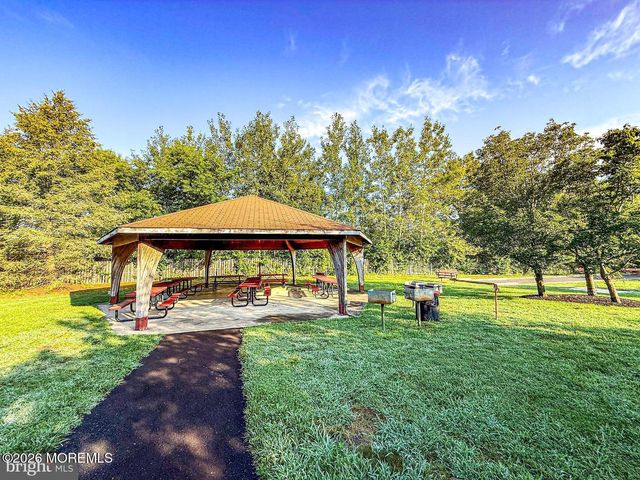 75 Oak Ridge Lane, Manahawkin, NJ 08050