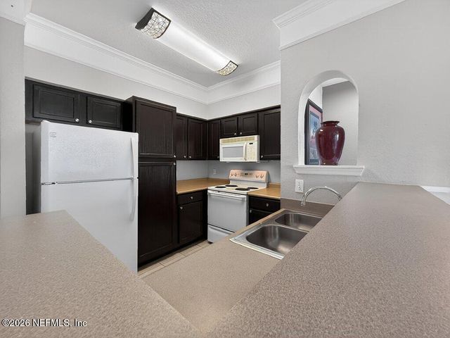 8550 TOUCHTON Road 527, Jacksonville, FL 32216