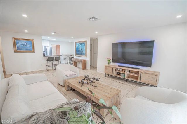 15543 Dearborn, North Hills, CA 91343