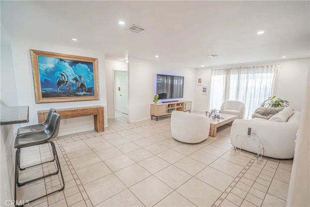 15543 Dearborn, North Hills, CA 91343