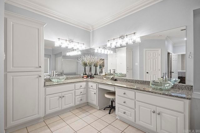 211 Country Club Parkway, Maumelle, AR 72113